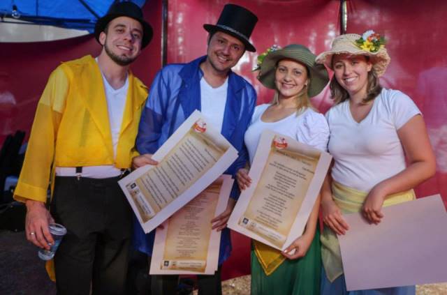 Grupo de Teatro da USF participa do desfile de 7 de Setembro e da 3ª Festa da Linguiça de Bragança