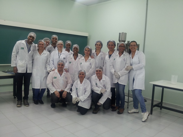 Alunos do Colégio Instituto de Saúde Integrada de Campinas conhecem de perto o curso de Farmácia da USF